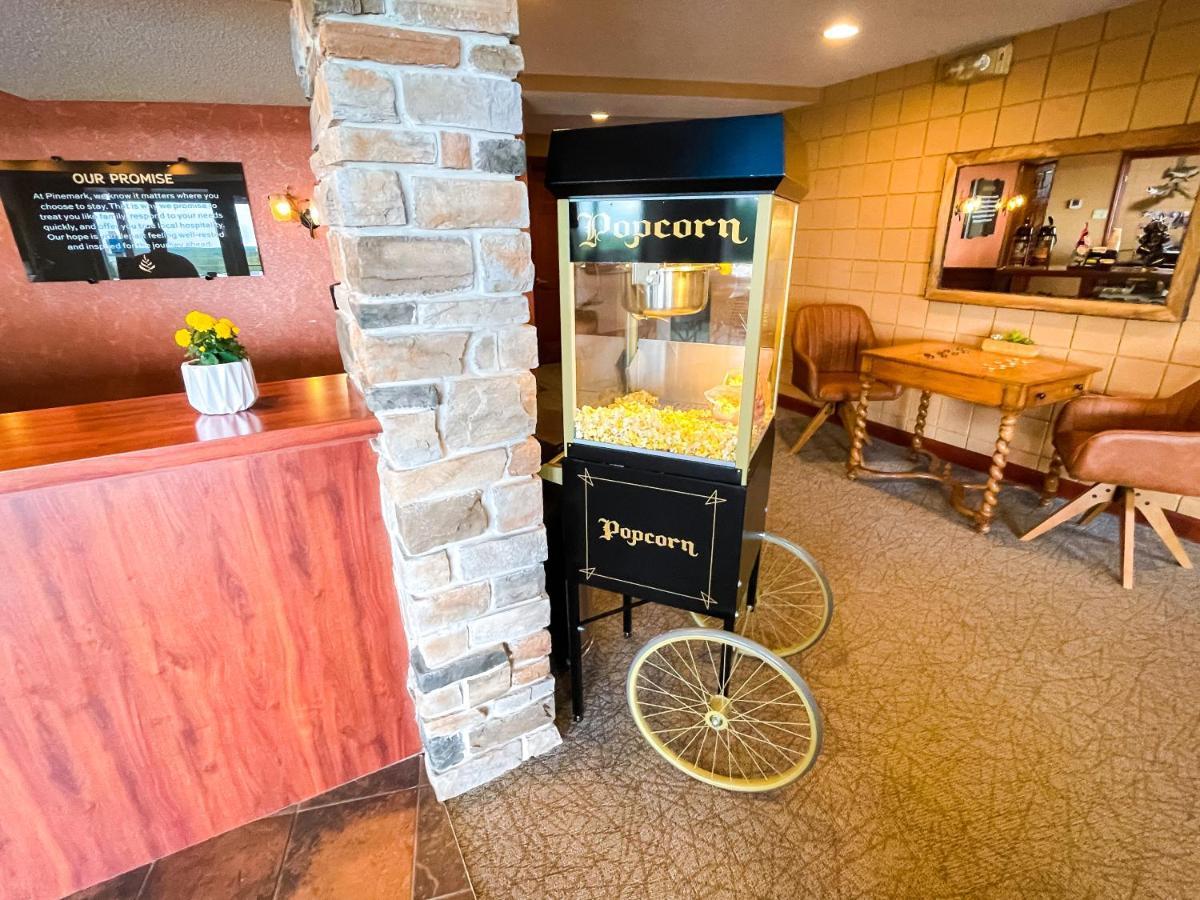 Pinemark Inn Suites Events Saint Clair Екстер'єр фото