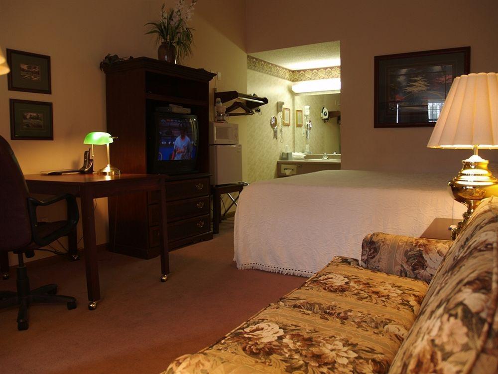 Pinemark Inn Suites Events Saint Clair Екстер'єр фото