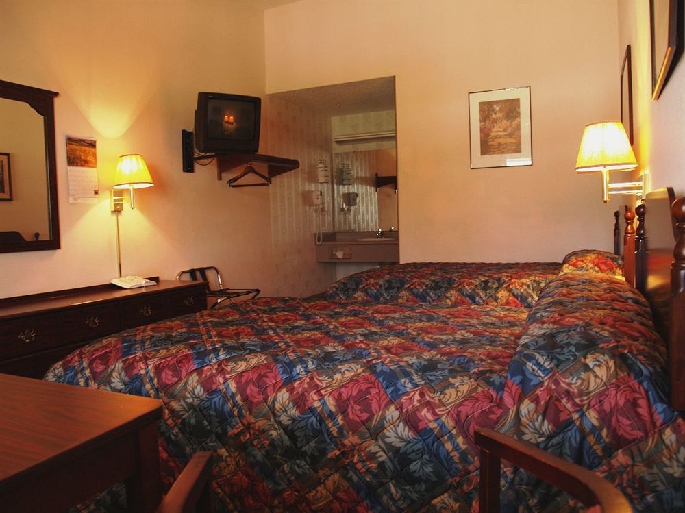 Pinemark Inn Suites Events Saint Clair Екстер'єр фото