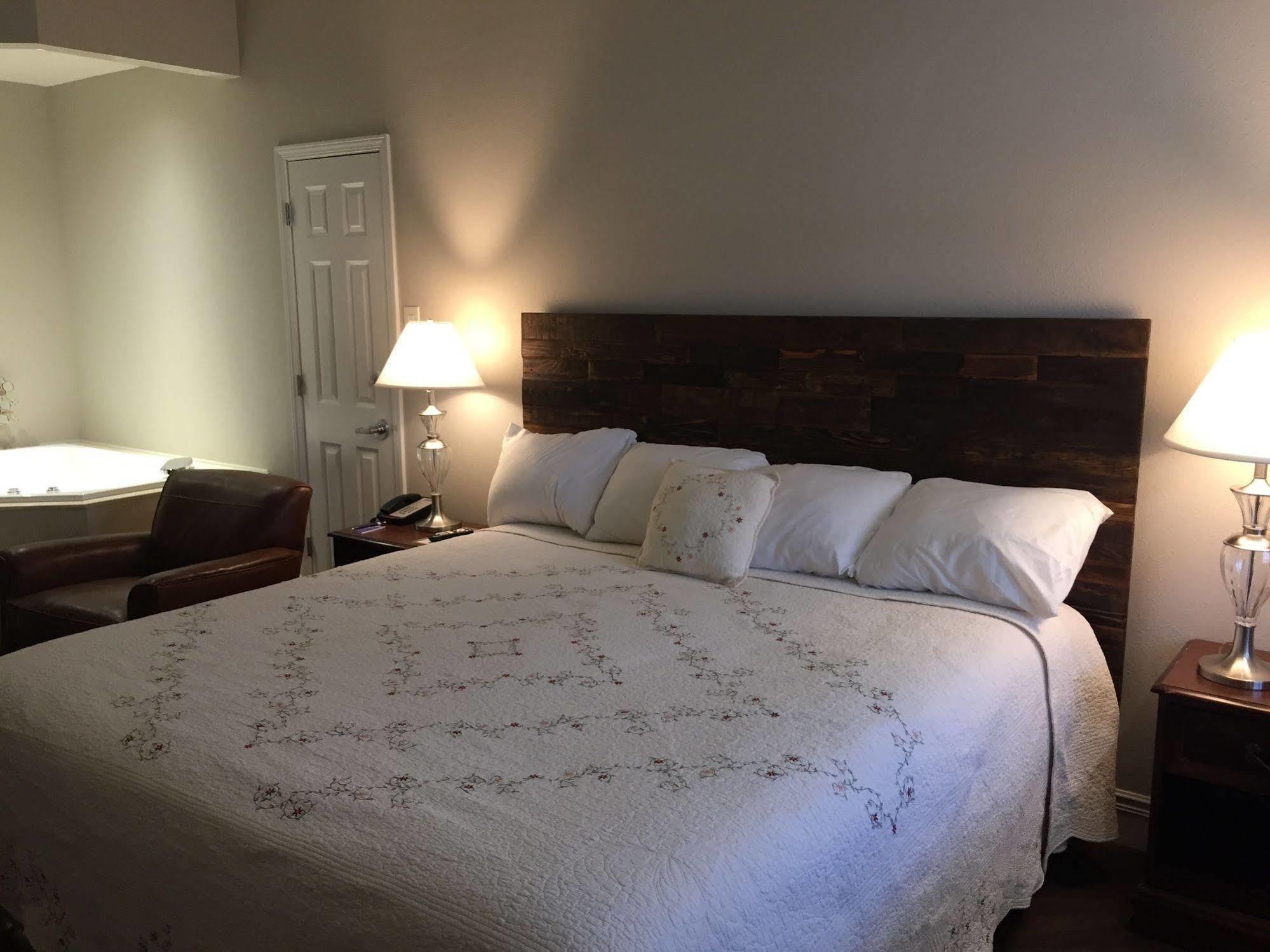 Pinemark Inn Suites Events Saint Clair Екстер'єр фото